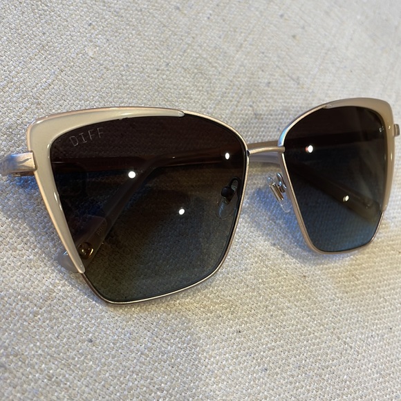 Diff Eyewear Accessories Diff Leia 2 Sunglasses Poshmark